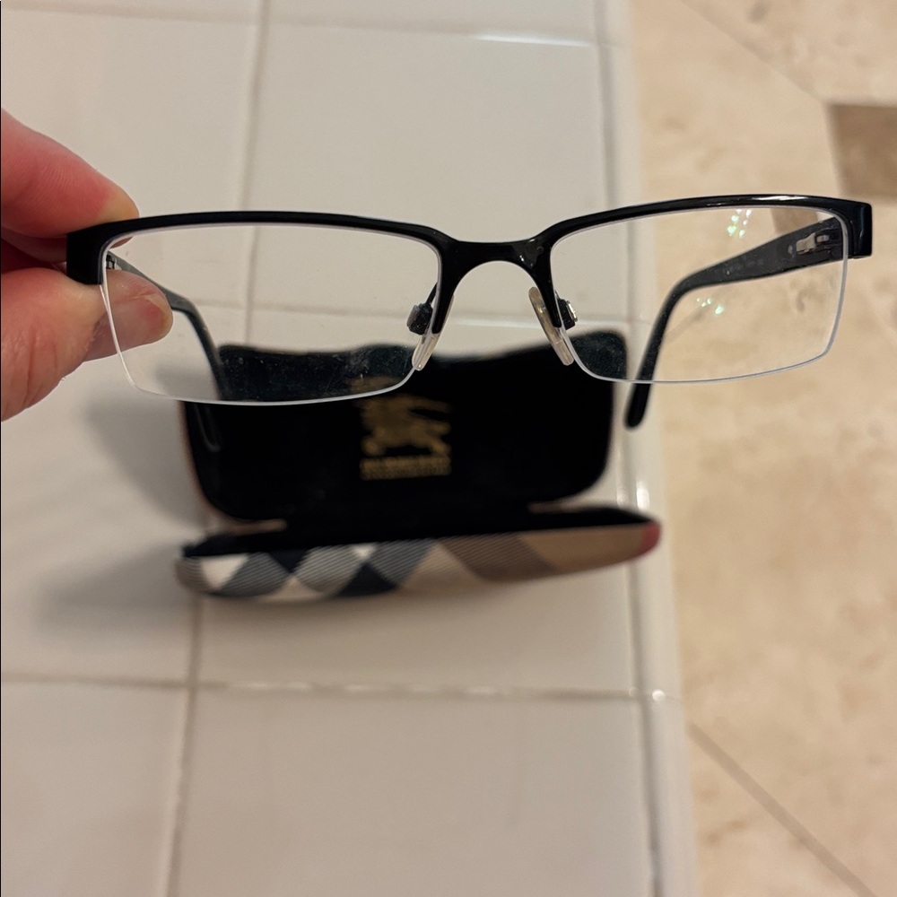 Burberry prescription Eyeglass frame. Includes hard case - Picture 8 of 11